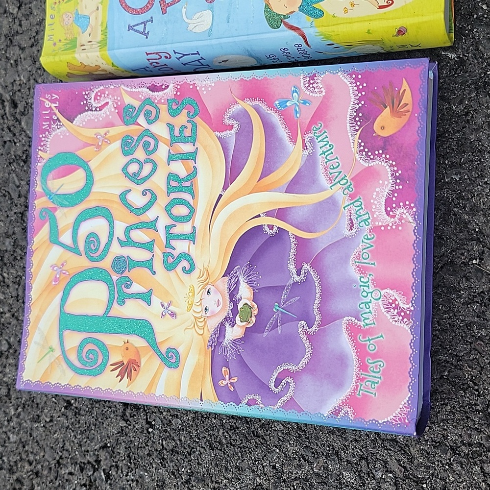 Books - Picture 2 of 4